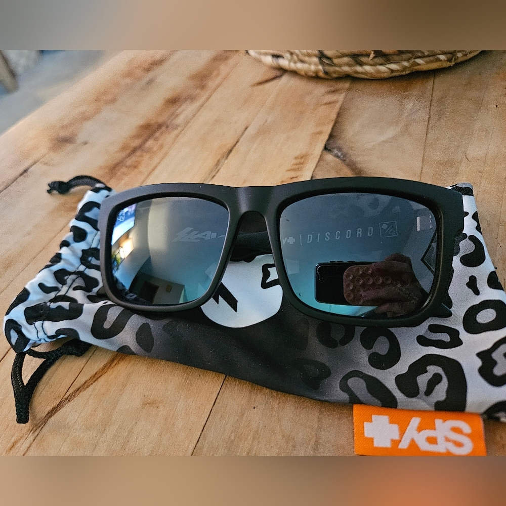 Spy Discord Leopard Sunglasses